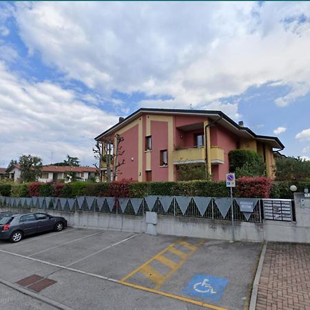 Luminoso Trilocale Con Piscina E Giardino Privato Lejlighed Desenzano del Garda Eksteriør billede